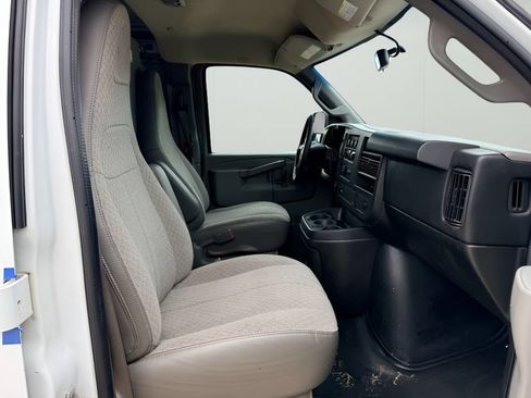 Used 2016 Chevrolet Express 2500 RWD image 26