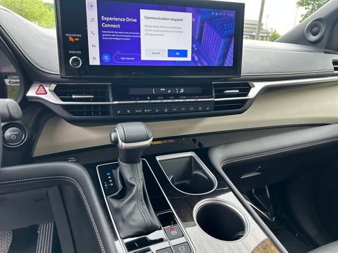 Certified 2025 Toyota Sienna Platinum AWD/4WD image 11
