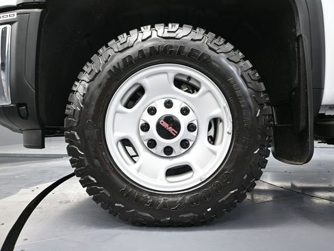 Used 2025 GMC Sierra 2500 SLE image 18