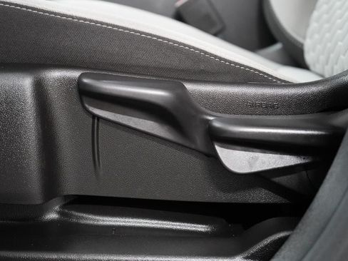 Used 2021 Chevrolet Equinox LS FWD image 10
