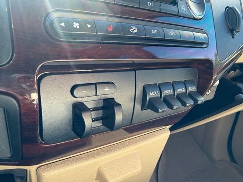 Used 2009 Ford F350 4x4 Crew Cab Super Duty image 25