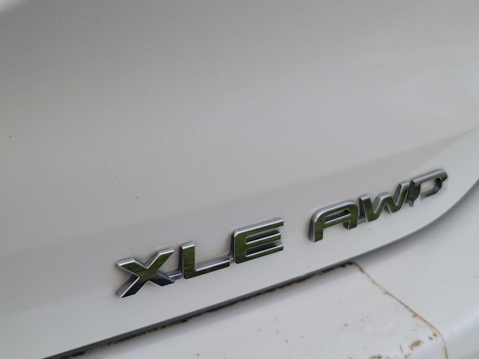 Used 2020 Toyota Highlander XLE AWD/4WD image 9