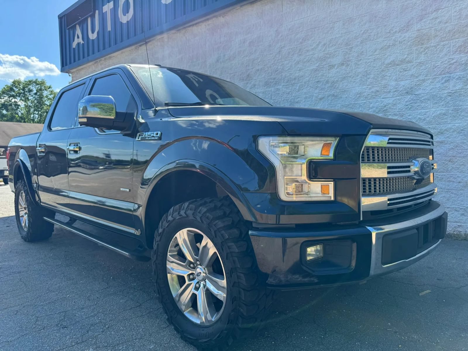 Used 2015 Ford F150 Platinum w/ Equipment Group 701A Luxury AWD/4WD image 28