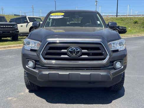 Used 2022 Toyota Tacoma SR5 w/ Technology Package RWD image 2