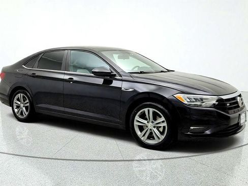 Used 2021 Volkswagen Jetta R-Line w/ R-Line Cold Weather Package FWD image 3