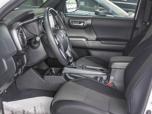 Used 2023 Toyota Tacoma TRD Off-Road image 17