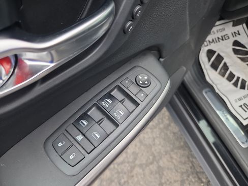 Used 2019 Jeep Cherokee Limited AWD/4WD image 16