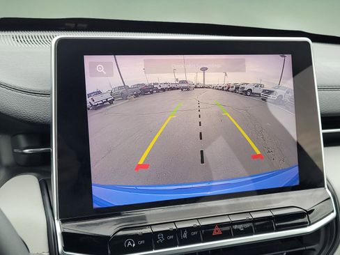 Used 2024 Jeep Compass Limited image 17