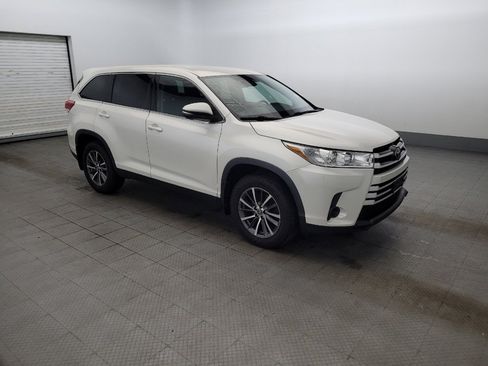 Used 2019 Toyota Highlander LE AWD/4WD image 11