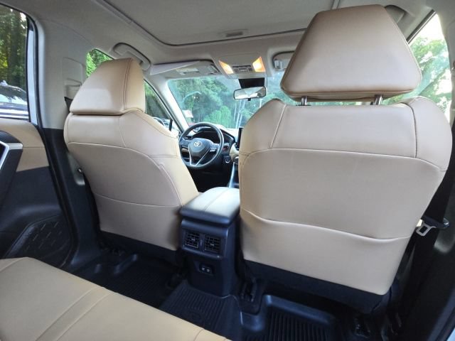 Used 2019 Toyota RAV4 XLE Premium FWD image 18
