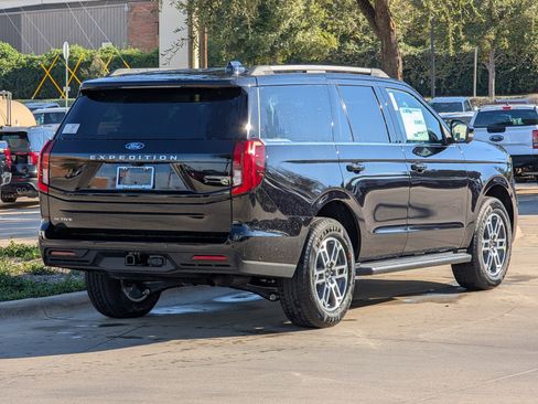 New 2025 Ford Expedition Active image 4