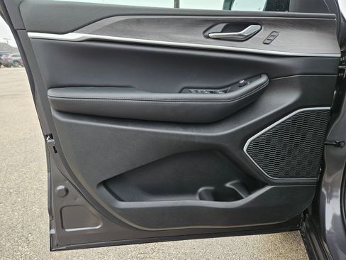 New 2026 Jeep Grand Cherokee Limited RWD image 11