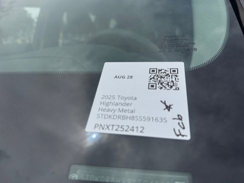 Certified 2025 Toyota Highlander XLE AWD/4WD image 24