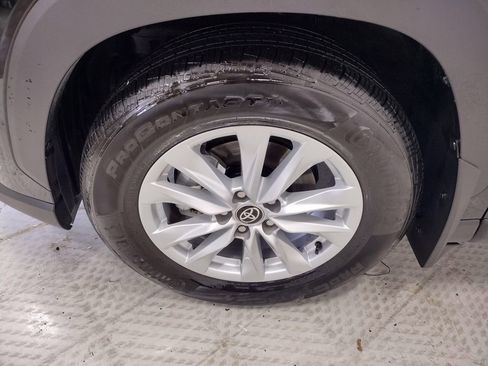 Used 2023 Toyota Corolla Cross LE image 5