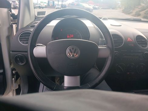 Used 2009 Volkswagen Beetle Blush image 13