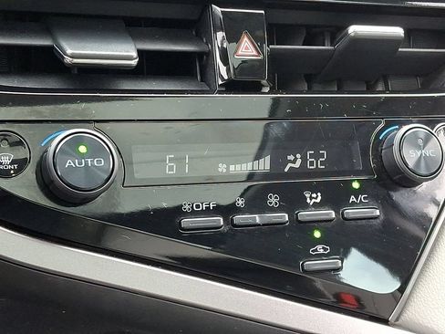 Used 2022 Toyota Camry XLE AWD/4WD image 19