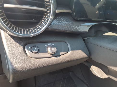 Used 2025 Chevrolet Trax ACTIV FWD image 20