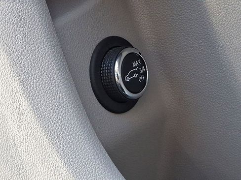 Certified 2022 Cadillac XT4 Luxury w/ Cold Weather Package image 28