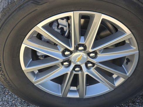 Used 2023 Chevrolet Traverse LT image 30