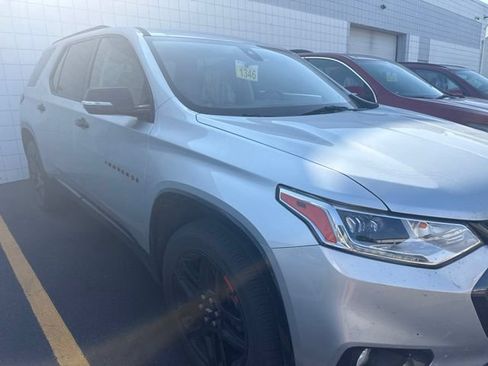 Used 2019 Chevrolet Traverse Premier w/ Redline Edition AWD/4WD image 2