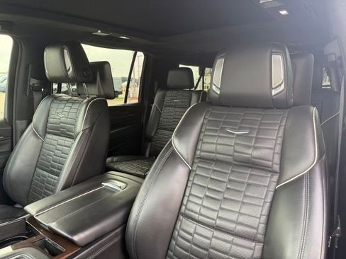 Used 2021 Cadillac Escalade ESV Premium Luxury Platinum image 12