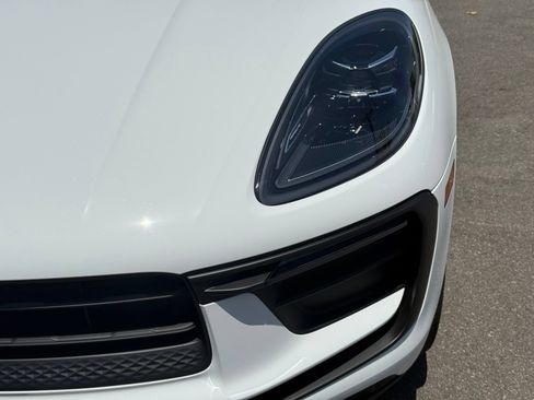 Used 2026 Porsche Macan AWD/4WD image 11