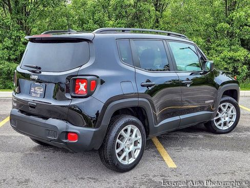 Used 2023 Jeep Renegade Latitude w/ Sun/Sound Group AWD/4WD image 7
