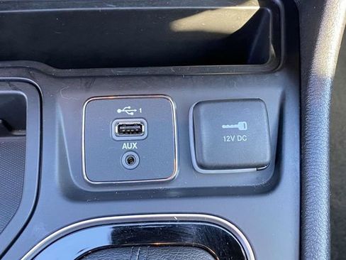 Used 2020 Jeep Cherokee Latitude Plus image 29