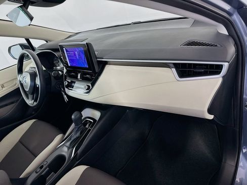 Used 2025 Toyota Corolla LE image 28