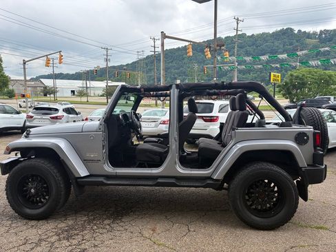 Used 2014 Jeep Wrangler Unlimited Sahara w/ Connectivity Group AWD/4WD image 28