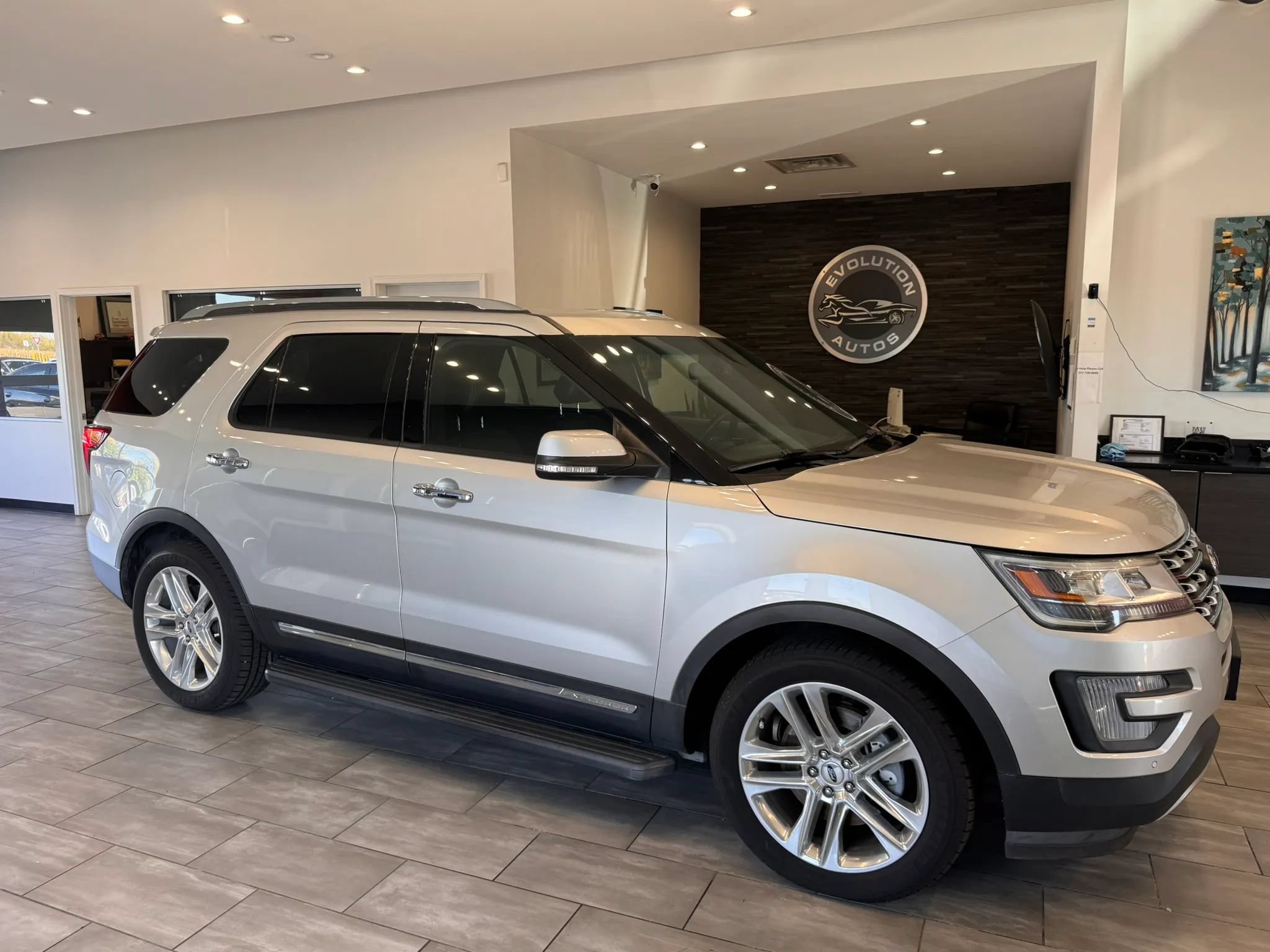 Used 2017 Ford Explorer Limited FWD image 4