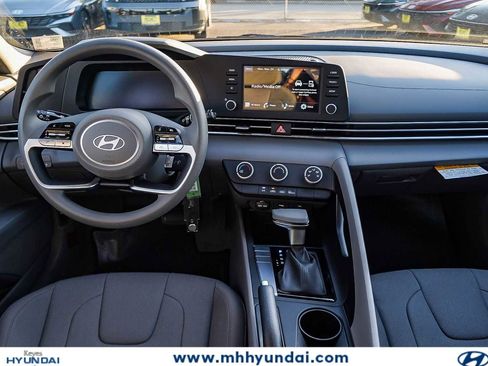 New 2026 Hyundai Elantra SE FWD image 14