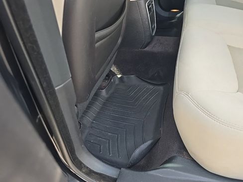 Used 2018 Chrysler 300 Touring w/ Sport Appearance Package image 19