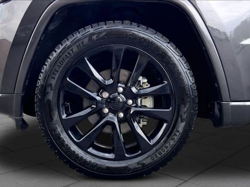 Used 2019 Jeep Grand Cherokee Altitude RWD image 11