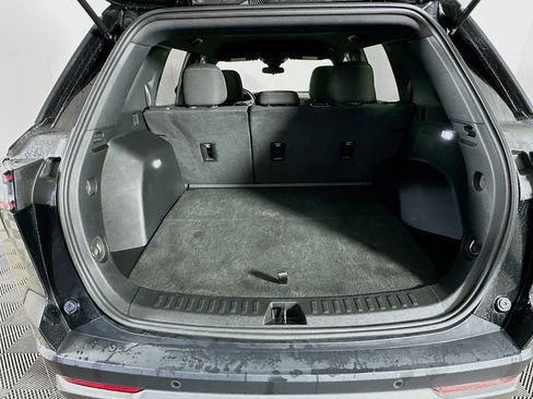 Used 2025 Chevrolet Equinox LT FWD image 28
