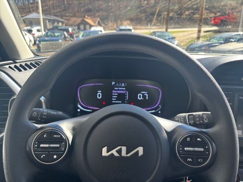 Used 2025 Kia Soul LX w/ LX Technology Package image 25