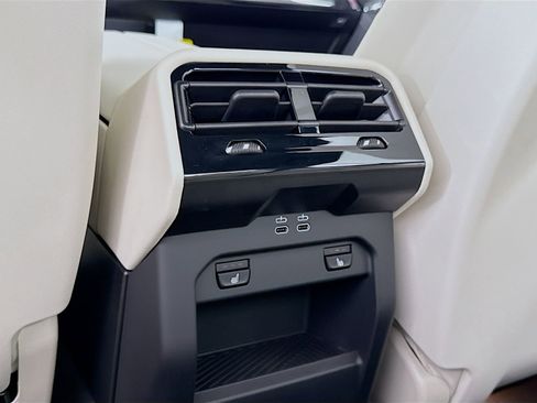 Used 2026 BMW 540i xDrive w/ Premium Package image 27