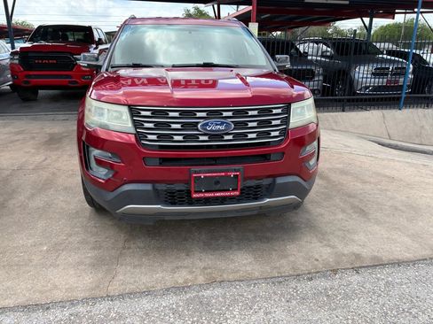 Used 2016 Ford Explorer XLT w/ Equipment Group 202A FWD image 5