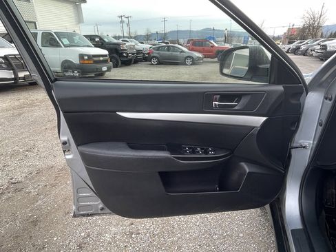 Used 2014 Subaru Outback 2.5i Premium image 15