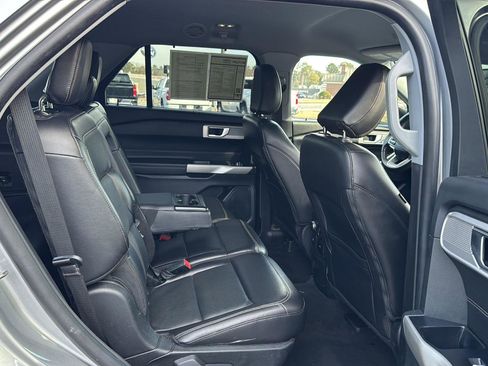 Used 2022 Ford Explorer Limited image 11