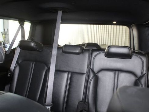 Used 2023 Jeep Wagoneer L Series III w/ Preferred Equipment Group AWD/4WD image 19