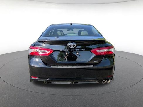 Used 2019 Toyota Camry SE w/ Convenience Package FWD image 4