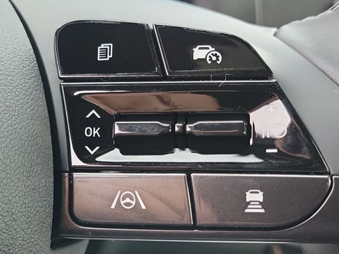 New 2026 Hyundai Elantra SEL Sport Premium FWD image 9