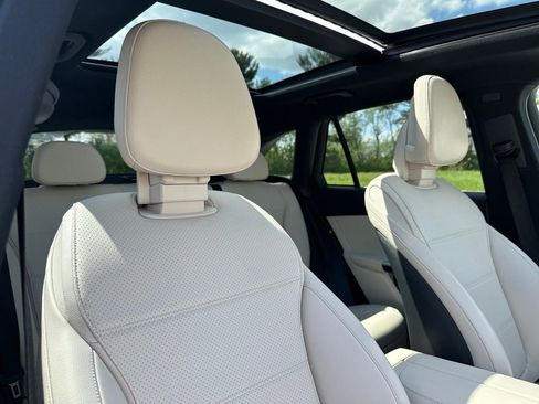 Used 2024 Mercedes-Benz GLC 300 4MATIC image 27