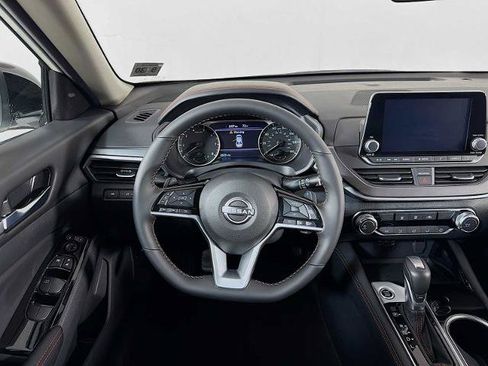 Certified 2025 Nissan Altima 2.5 SR AWD/4WD image 18