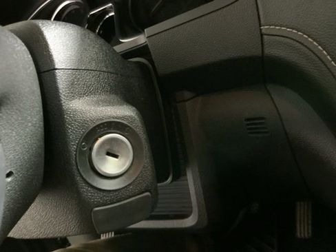 Used 2016 GMC Acadia SLE FWD image 18