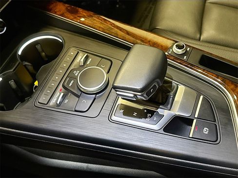 Used 2019 Audi A4 2.0T Premium w/ Convenience Package image 18