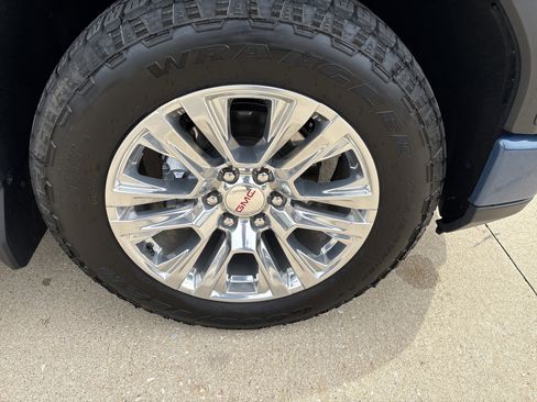 Used 2025 GMC Sierra 1500 Denali w/ Technology Package AWD/4WD image 9