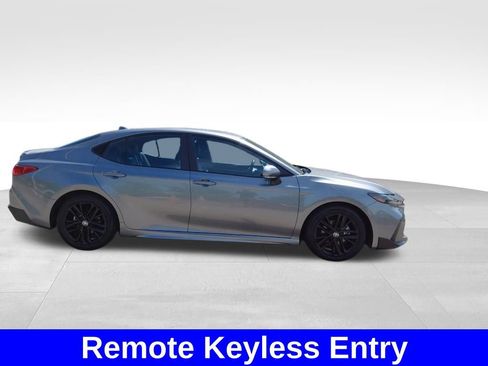 Used 2025 Toyota Camry SE FWD image 8