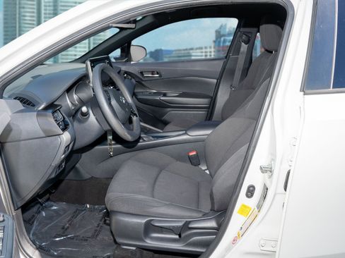 Used 2019 Toyota C-HR LE image 15